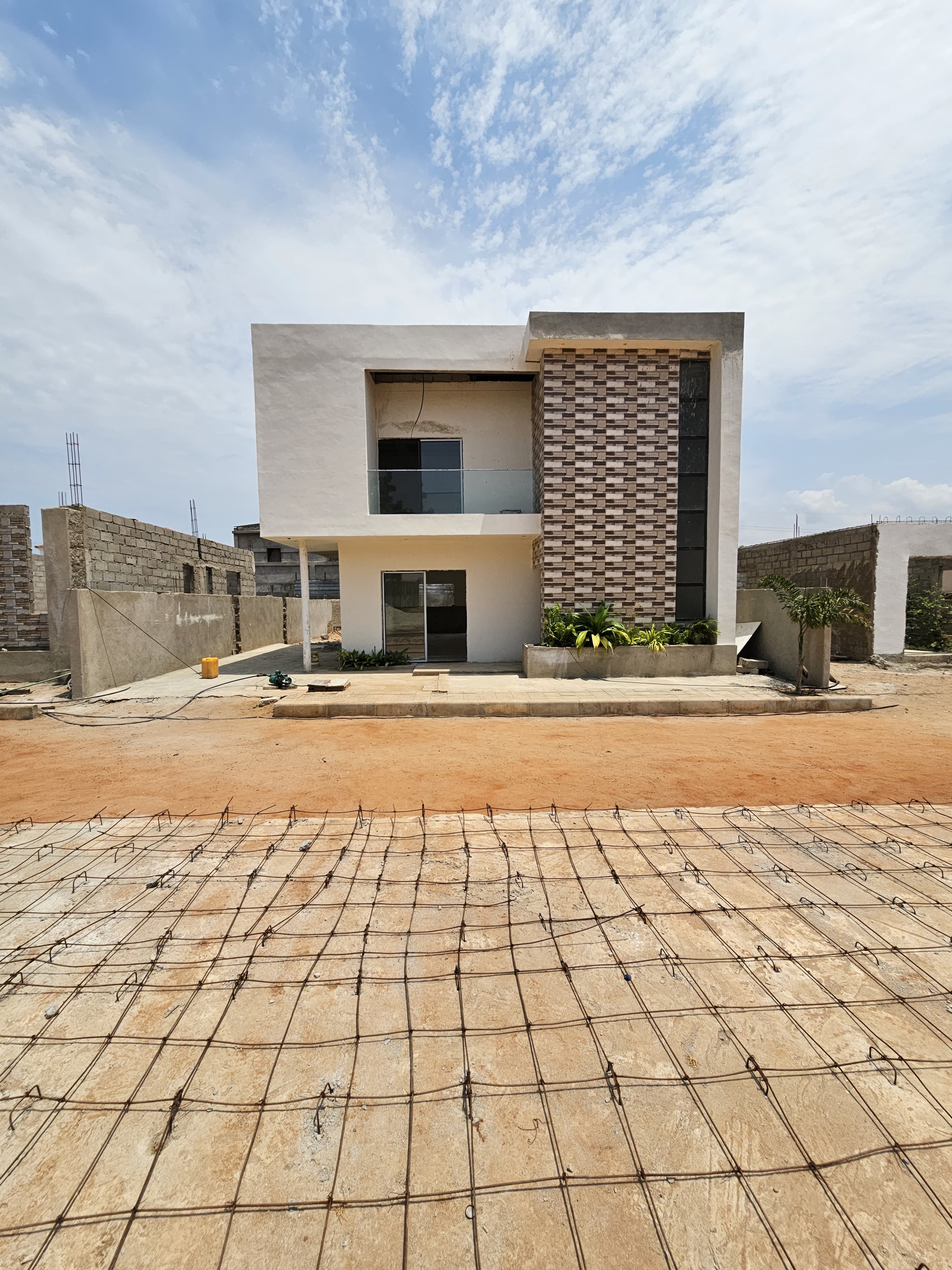 Vivenda V4 inacabada no Lar do Patriota