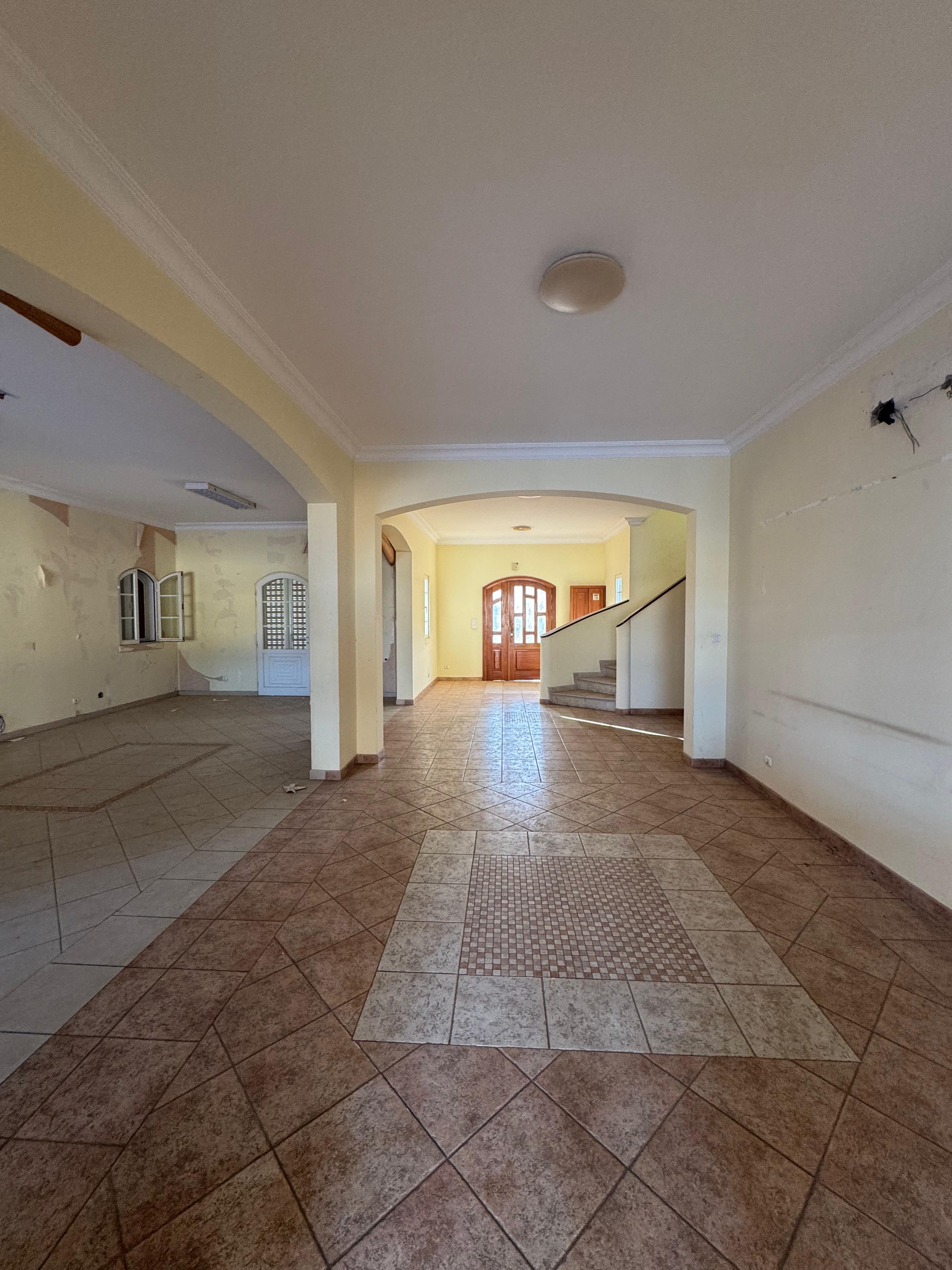 Vivenda V3 com anexo no condomínio Cajueiro – Talatona