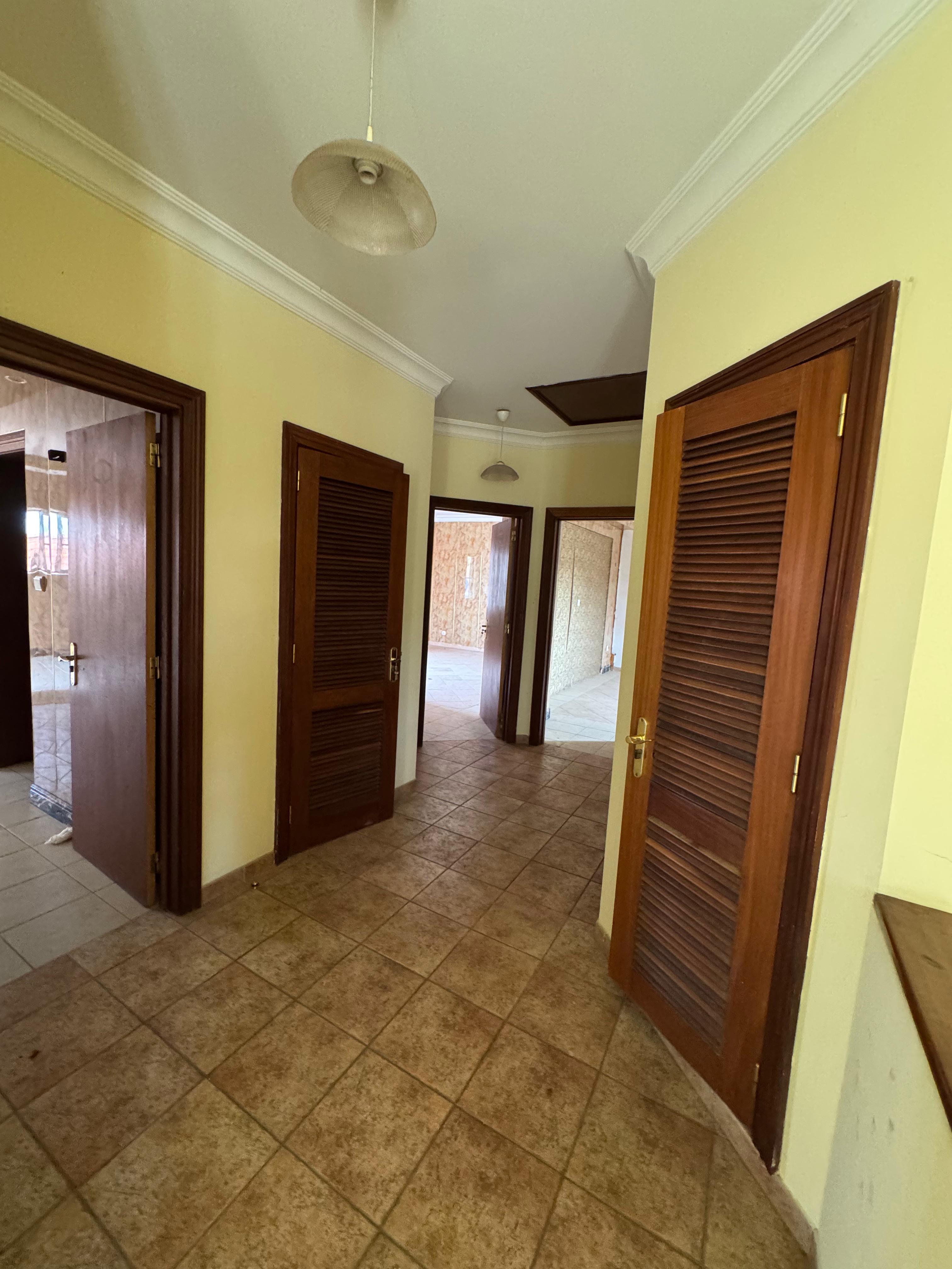 Vivenda V3 com anexo no condomínio Cajueiro – Talatona