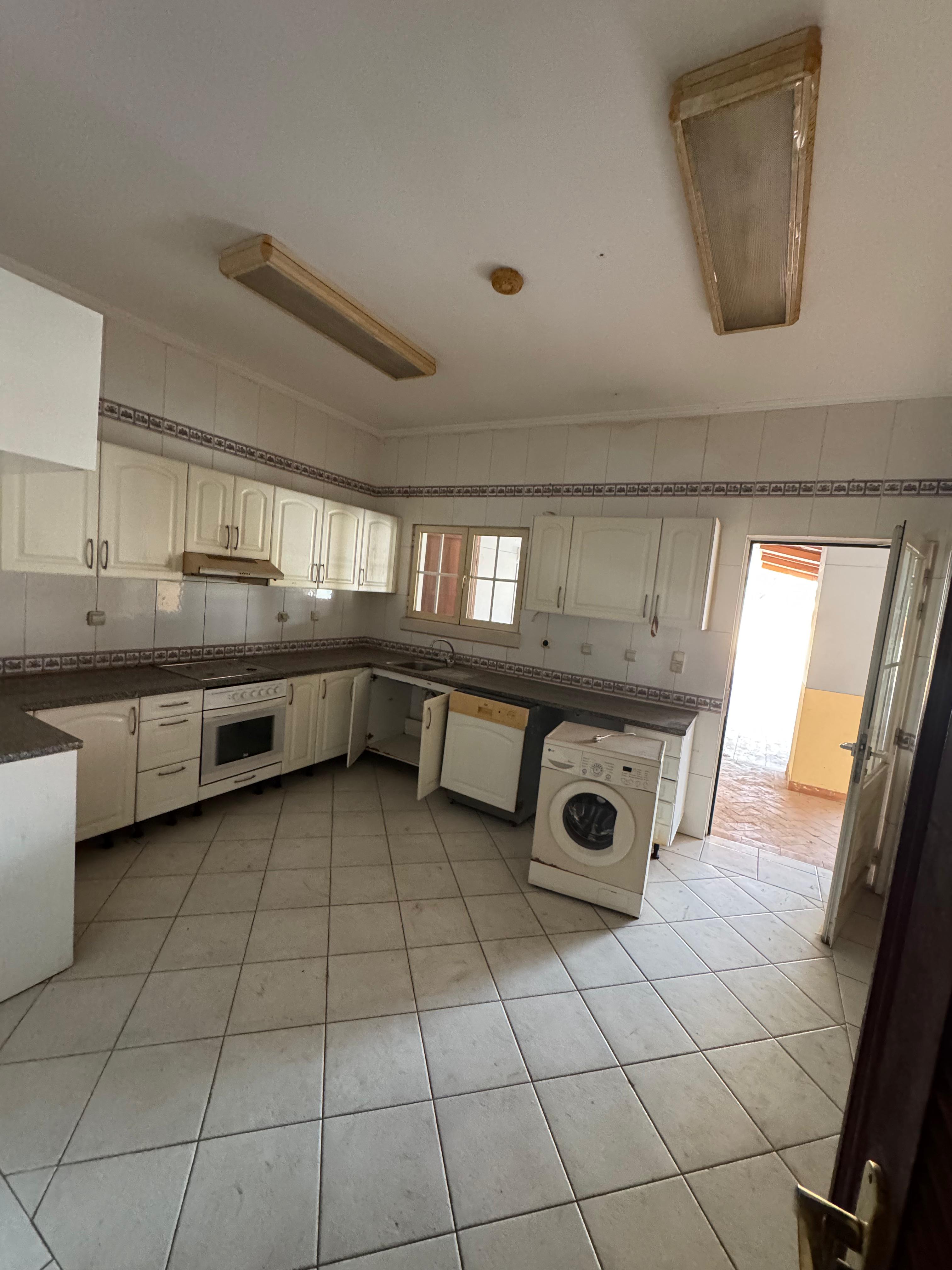 Vivenda V3 com anexo no condomínio Cajueiro – Talatona